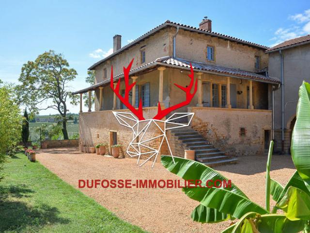 Maison de maître rénovée avec gîtes, vignoble et vue panoramique Pierres Dorées Beaujolais