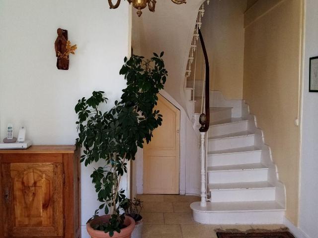 Maison de maître sur grand jardin au calme