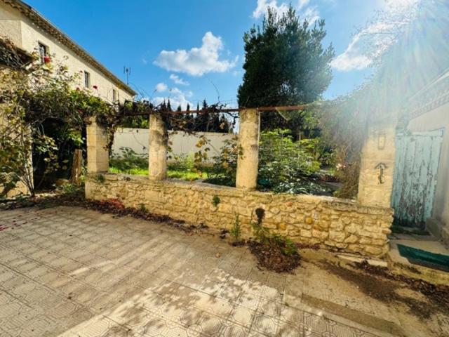 MOURIES – Au cœur des Alpilles: OPPORTUNITÉ RARE POUR INVESTISS