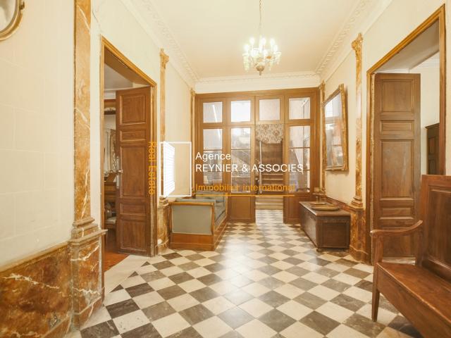 Maison de maître 1850, 83490 Le Muy, France