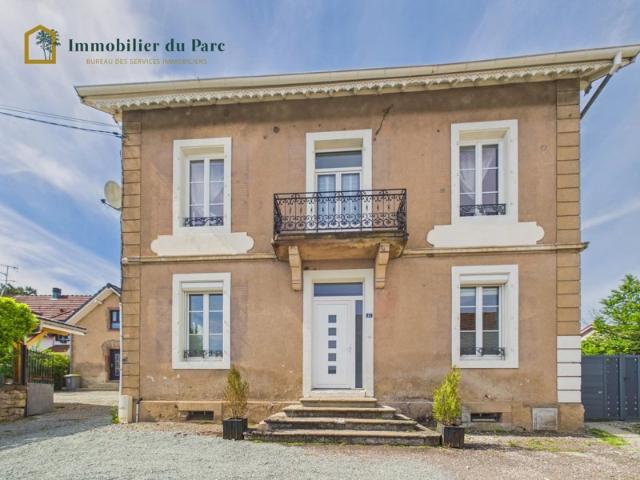 Maison de maître 265 m² avec piscine et terrain 1 200 m² — Offemont 90