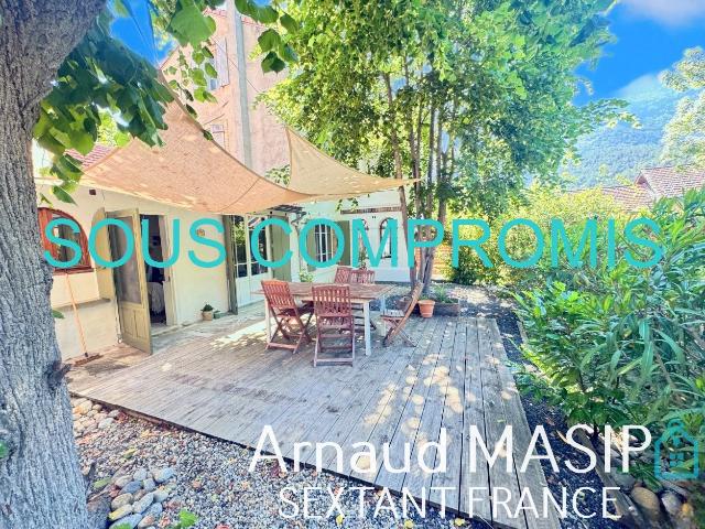 MAISON DE MAITRE 223m² HAB AVEC TERRASSE ET JARDIN ARBORE