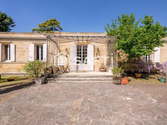 Maison de Maître 230 m² avec parc de 2500 m², plain pied, charme.