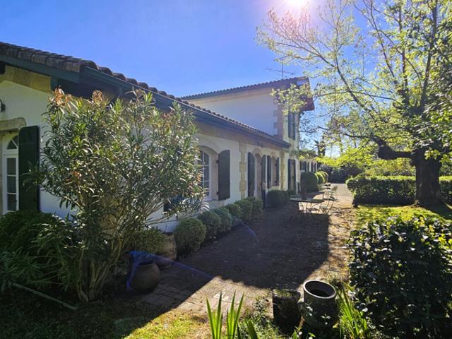 MAISON DE MAITRE