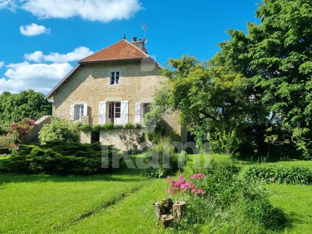 Maison de maître, 315 m2, 9 pièces avec dépendances, parc clos et arboré