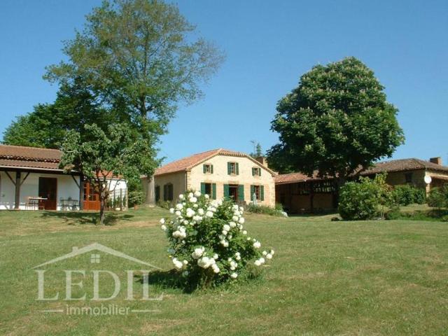 Maison de maître, 4 gites et piscine