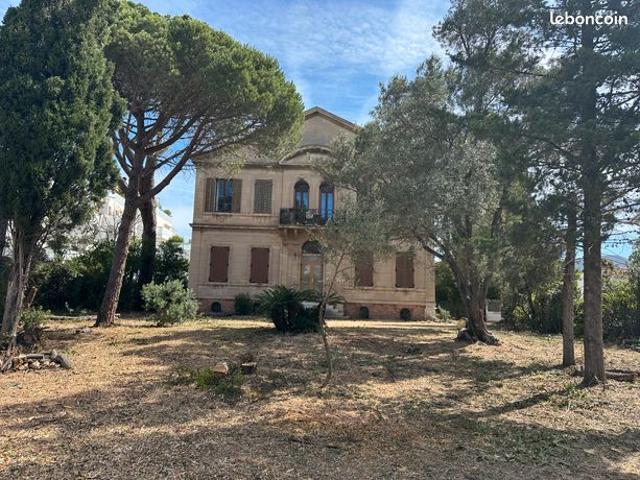 Maison de maitre 554 m2 avec potentiel terrain marseille 9 ème