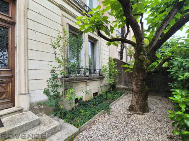 Maison de maître 5 chambres Grand garage à vendre proche