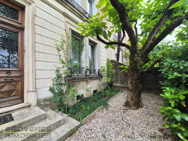 Maison de maître 5 chambres Grand garage à vendre proche centre ville de Montélimar