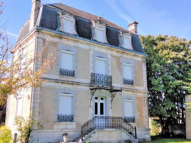Maison de Maître, 5 Chambres, Piscine, Annexe Indépendante. 170m² Aigre