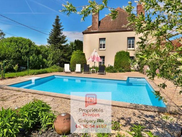 Maison de maître 7 pièce s 241 m2