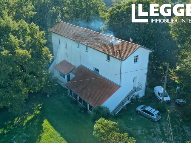 Charmant moulin historique de caractère, cadre superbe, 8 000 m², rivière, fort potentiel d’agrandissement