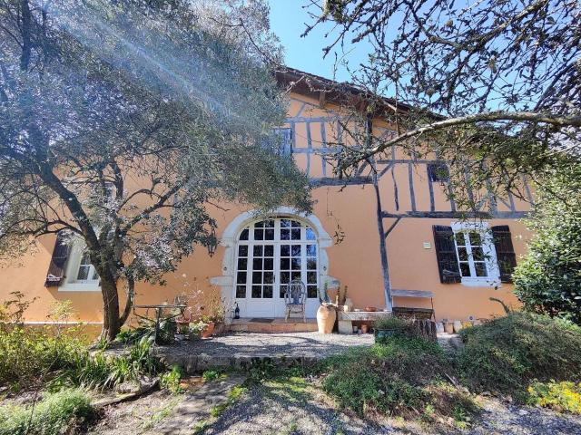 Sous Offre Maison de style landais rénovée avec trois cham. 205m² Misson