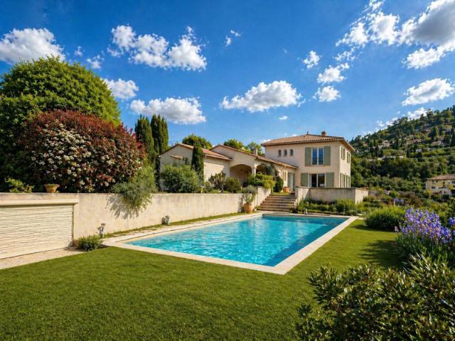 Maison de Standing à vendre avec piscine et vue dégagée sur l