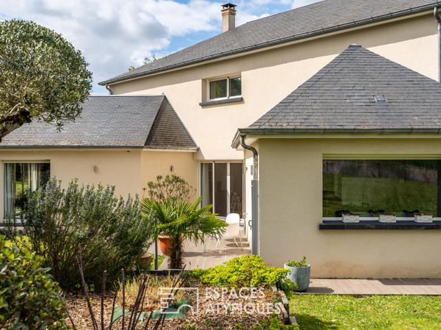 Maison de standing ouverte sur jardin paysager aux portes de Tours