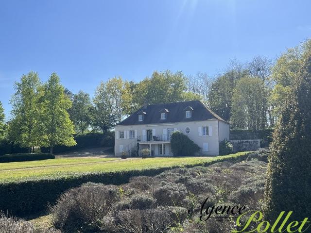 Maison de standing, sous sol, parc arboré,piscine, vue canal 210m² Sancerre