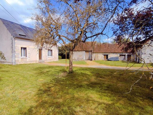 Maison de pays Chaumussay 95 m² avec grange sur 5300m²