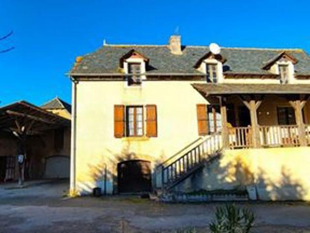 Maison de pays en pierre T4 avec dépendances
