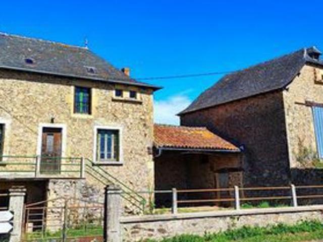 Maison de pays en pierre T5 avec ses dépendances