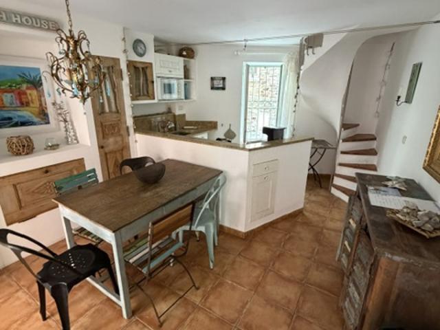 Maison de pêcheur à vendre dans un quartier recherché de Col