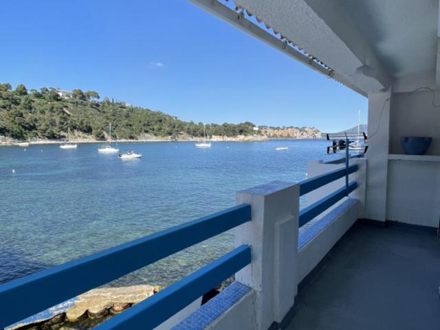 MAISON DE PECHEURS LES PIEDS DANS L'EAU