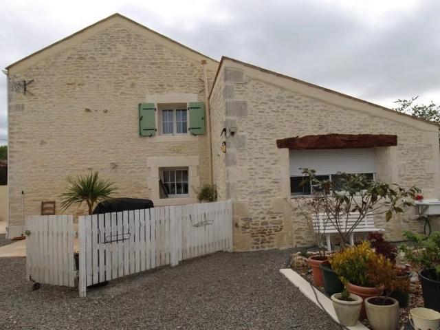Maison de pierre rénovée