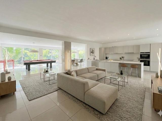 Maison de plus de 150 m² avec grand jardin arboré – Fréjus