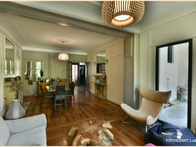 Maison de plus de 300 m² au coeur de Valence Drôme 9 pièces / jardin/Piscine