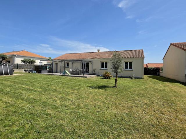 Maison de Plain pied, 4 Chambres avec garage à Vihiers Pro