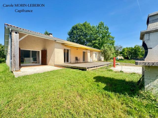 Maison de plain pied, 4 chambres, double garage et jardin