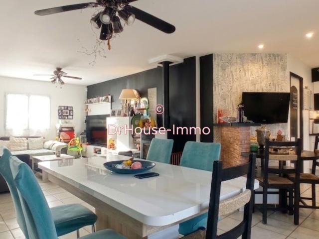 Maison de plain pied: 4 chambres, garage et confort moderne