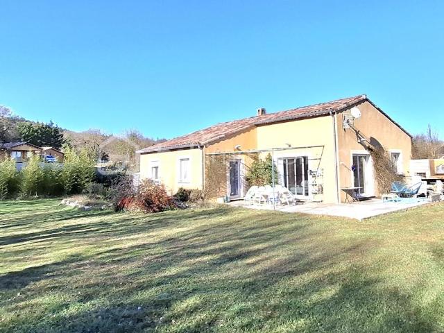 Maison de plain pied, 5 pièces, 127 m2 sur terrain plat clos de 1400 m2