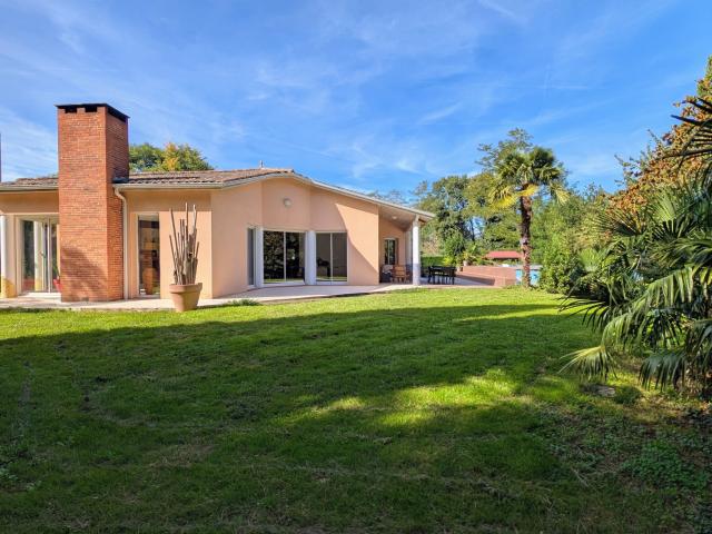 Maison de plain pied 6 pièces 193 m2 AUSSONNE