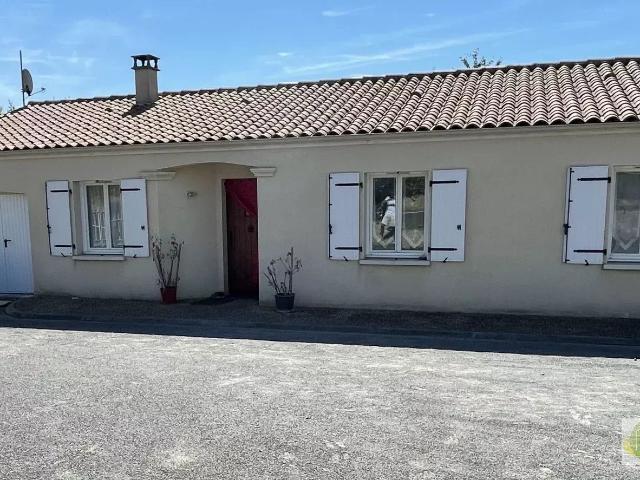 maison de plain pied 92m² Aigre