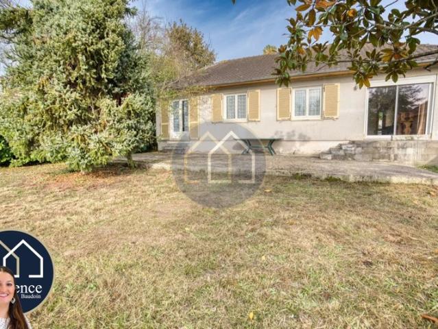 MAISON DE PLAIN PIED – 97 m², 3 CHAMBRES, GRAND TERRAIN DE 1280 m² ET ABRI DE VOITURE !
