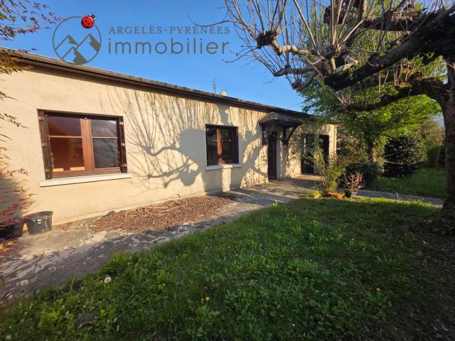 Maison de plain pied 120 m2 à rénover avec jardin arboré A
