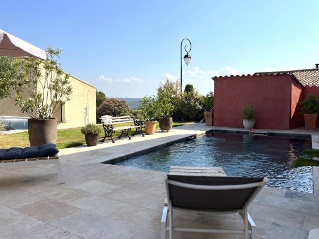 Maison de plain pied 120 m². 3 chambres. Piscine, garage. Aucune nuisance