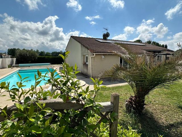 Maison de plain pied 149 m2 3 chambres piscine terrain 900 m