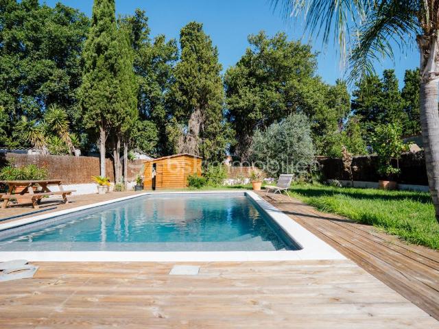 Maison de Plain pied 150m2 3 chambres 1010 m2 de jardin et piscine