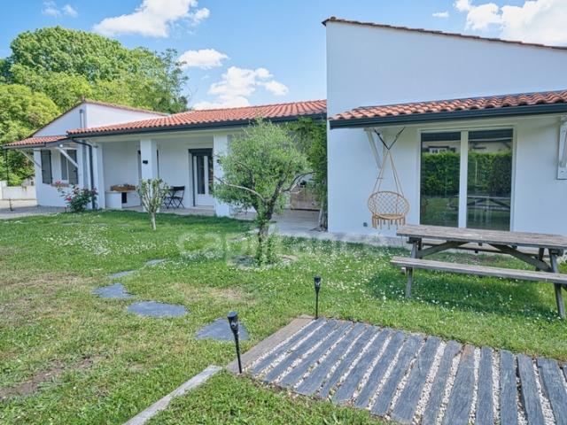 Maison de plain pied 156 m² – 5 chambres Montussan