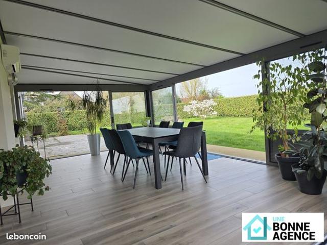 Maison de plain pied 158m² 5 chambres Jardin arboré Garage