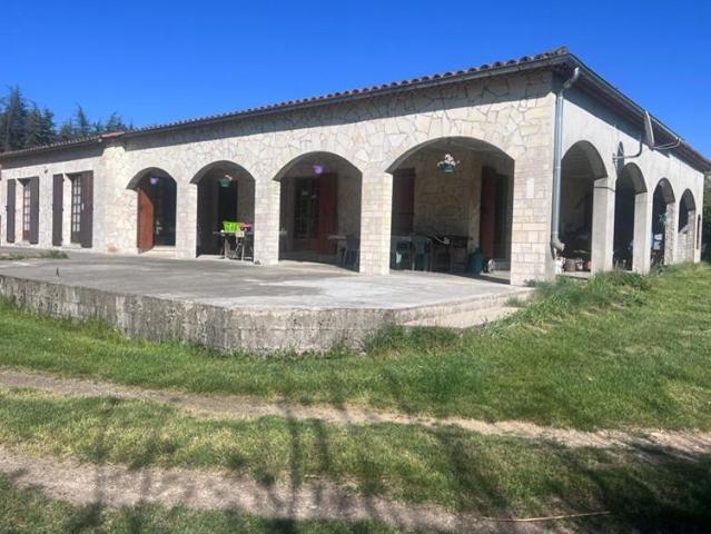 MAISON DE PLAIN PIED 180 m² SUR TERRAIN 2 282 m² EN FIN D'IMPASSE A SAINT AMBROIX 30500