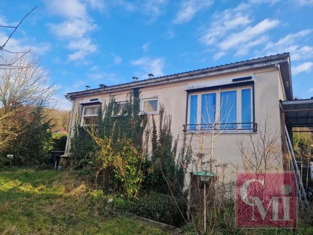 Maison de plain pied 2 chambres édifiée sur un terrain de