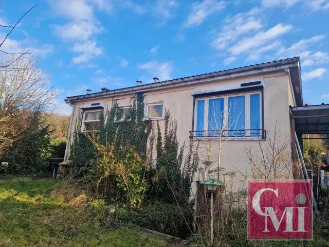 Maison de plain pied 2 chambres édifiée sur un terrain de