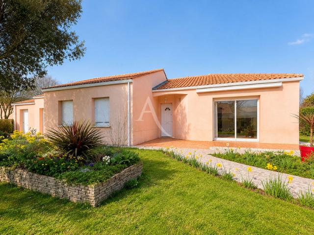 Maison de plain pied 3 chambres avec garage et jardin