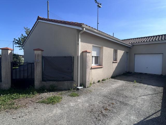Maison de plain pied 3 chambres avec garage et jardin à Mazè