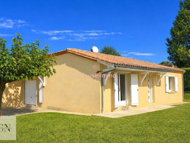 Maison de plain pied 3 chambres avec garage et terrain clos de 1 600 m² Le Lédat
