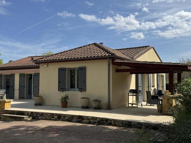 Maison de plain pied 3 chambres avec dépendances dont un garage