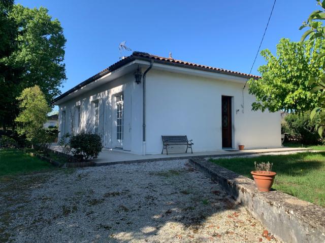 Maison de plain pied, 3 chambres, avec jardin au coeur de Sau