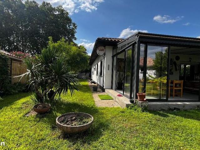 Maison de plain pied 3 chambres, garage, beau jardin